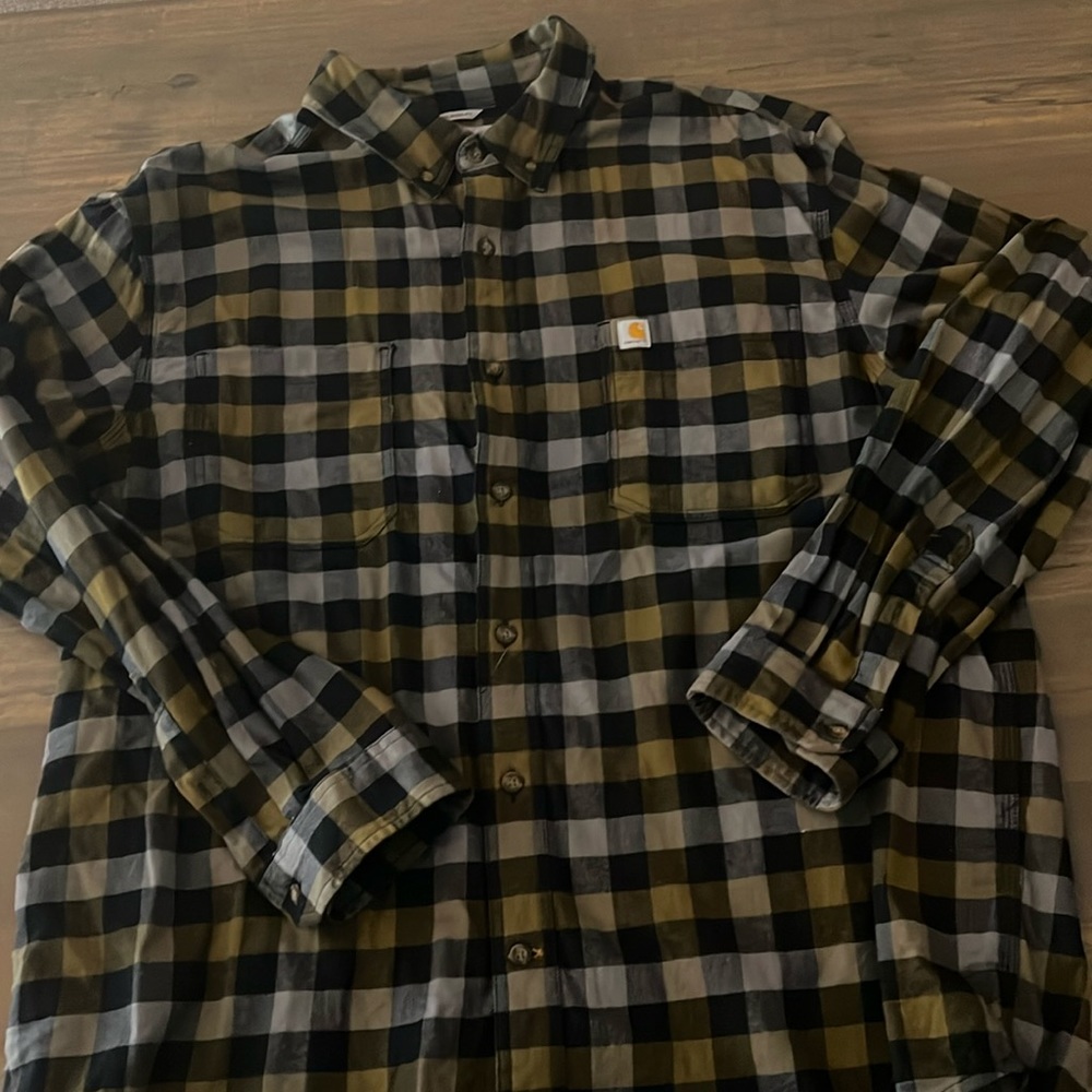 Men’s Carhart Relaxed Fit • XL • Flannel Button Down